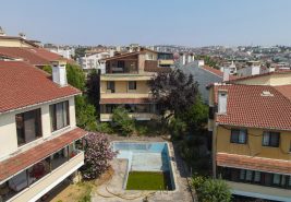 Bayramoğlu’nda 6+2 300 m2 Net Manzaralı Satılık Villa